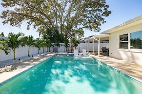 Heated Pool Hot tub Clearwater Dunedin Pet Friendly