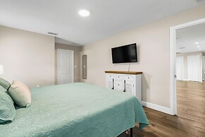 Heated Pool Hot tub Clearwater Dunedin Pet Friendly