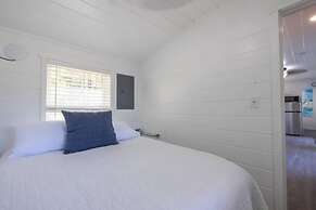 Tiny House 2 5 hrs NYC and Boston Waterfront Wifi