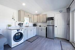 Tiny House 2 5 hrs NYC and Boston Waterfront Wifi