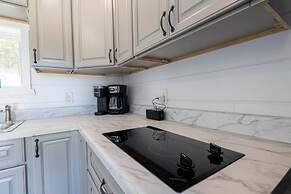 Tiny House 2 5 hrs NYC and Boston Waterfront Wifi