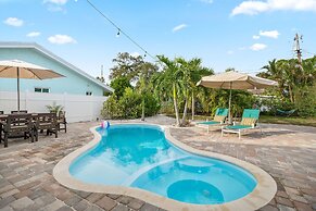 Heated Pool Hot tub Close to Beach Pet Friendly