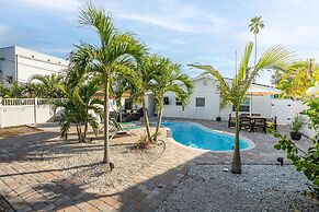 Heated Pool Hot tub Close to Beach Pet Friendly