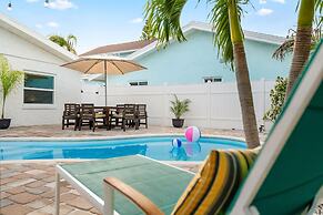 Heated Pool Hot tub Close to Beach Pet Friendly