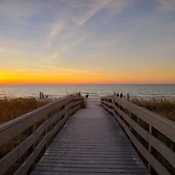 Heated Pool Hot tub Close to Beach Pet Friendly