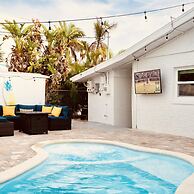 Heated Pool Hot tub Close to Beach Pet Friendly