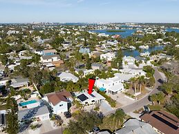 Heated Pool Hot tub Close to Beach Pet Friendly