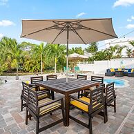 Heated Pool Hot tub Close to Beach Pet Friendly