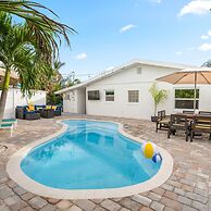 Heated Pool Hot tub Close to Beach Pet Friendly