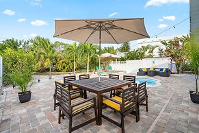 Heated Pool Hot tub Close to Beach Pet Friendly