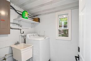 Heated Pool Hot tub Close to Beach Pet Friendly