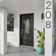 Heated Pool Hot tub Close to Beach Pet Friendly