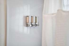 Heated Pool Hot tub Close to Beach Pet Friendly