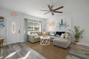 Heated Pool Hot tub Close to Beach Pet Friendly