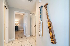 Beachfront Haven 2 BDR Kid-friendly Resort!