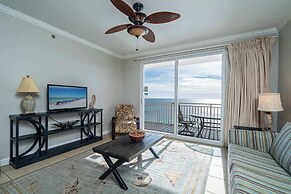 Beachfront Haven 2 BDR Kid-friendly Resort!