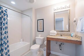 Beachfront Haven 2 BDR Kid-friendly Resort!