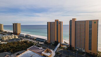 Beachfront Haven 2 BDR Kid-friendly Resort!