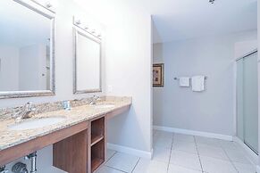 Beachfront Haven 2 BDR Kid-friendly Resort!