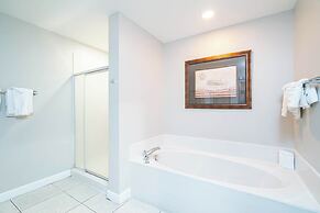 Beachfront Haven 2 BDR Kid-friendly Resort!