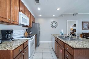 Beachfront Haven 2 BDR Kid-friendly Resort!