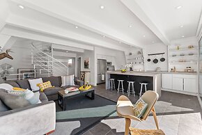 Mainstreet Masterpiece Stunning Views!