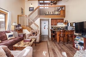 Clouds Rest, Warm Studio Plus Loft for 4!