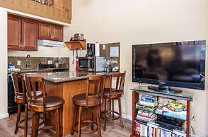 Clouds Rest, Warm Studio Plus Loft for 4!