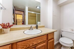 Clouds Rest, Warm Studio Plus Loft for 4!