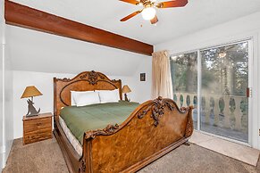 Brookside Cottage Within Yosemite's Splendor