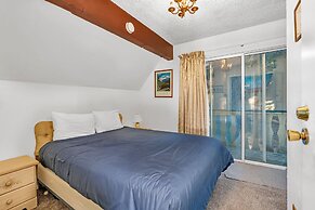 Brookside Cottage Within Yosemite's Splendor