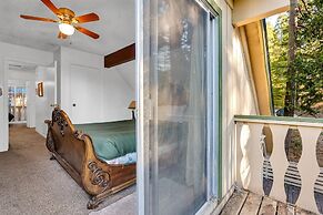 Brookside Cottage Within Yosemite's Splendor