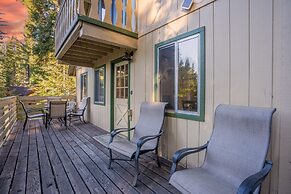 Brookside Cottage Within Yosemite's Splendor