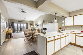 Jim and Roses Cozy Condo 15 Min to Downtown!