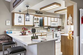 Jim and Roses Cozy Condo 15 Min to Downtown!