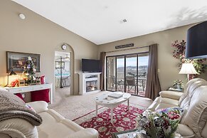 Jim and Roses Cozy Condo 15 Min to Downtown!