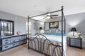 Jim and Roses Cozy Condo 15 Min to Downtown!
