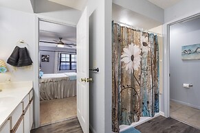 Jim and Roses Cozy Condo 15 Min to Downtown!