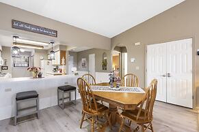 Jim and Roses Cozy Condo 15 Min to Downtown!