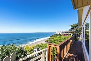 Stunning Coastal Cottage w/ Views of Monterey Bay!