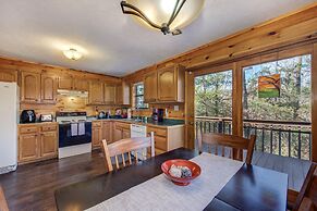 Peaceful 2br in Mountains w/ Private Hot Tub!