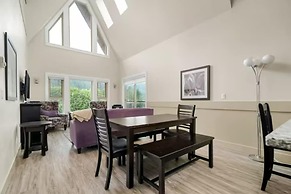 Harrison Lake Pets Welcome 3BR Suite