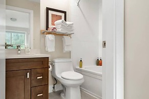 Harrison Lake Pets Welcome 3BR Suite