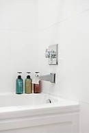 Harrison Lake Pets Welcome 3BR Suite