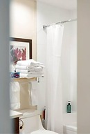 Harrison Lake Pets Welcome 3BR Suite