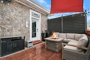 Nautical Loft with Outdoor Kitchen
