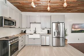 Nautical Loft with Outdoor Kitchen