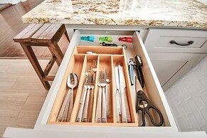 Nautical Loft with Outdoor Kitchen