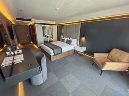 Sera Lake Center Hotel