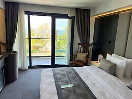 Sera Lake Center Hotel